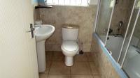 Main Bathroom - 6 square meters of property in Lincoln Meade