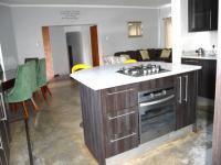 Kitchen of property in Bendor