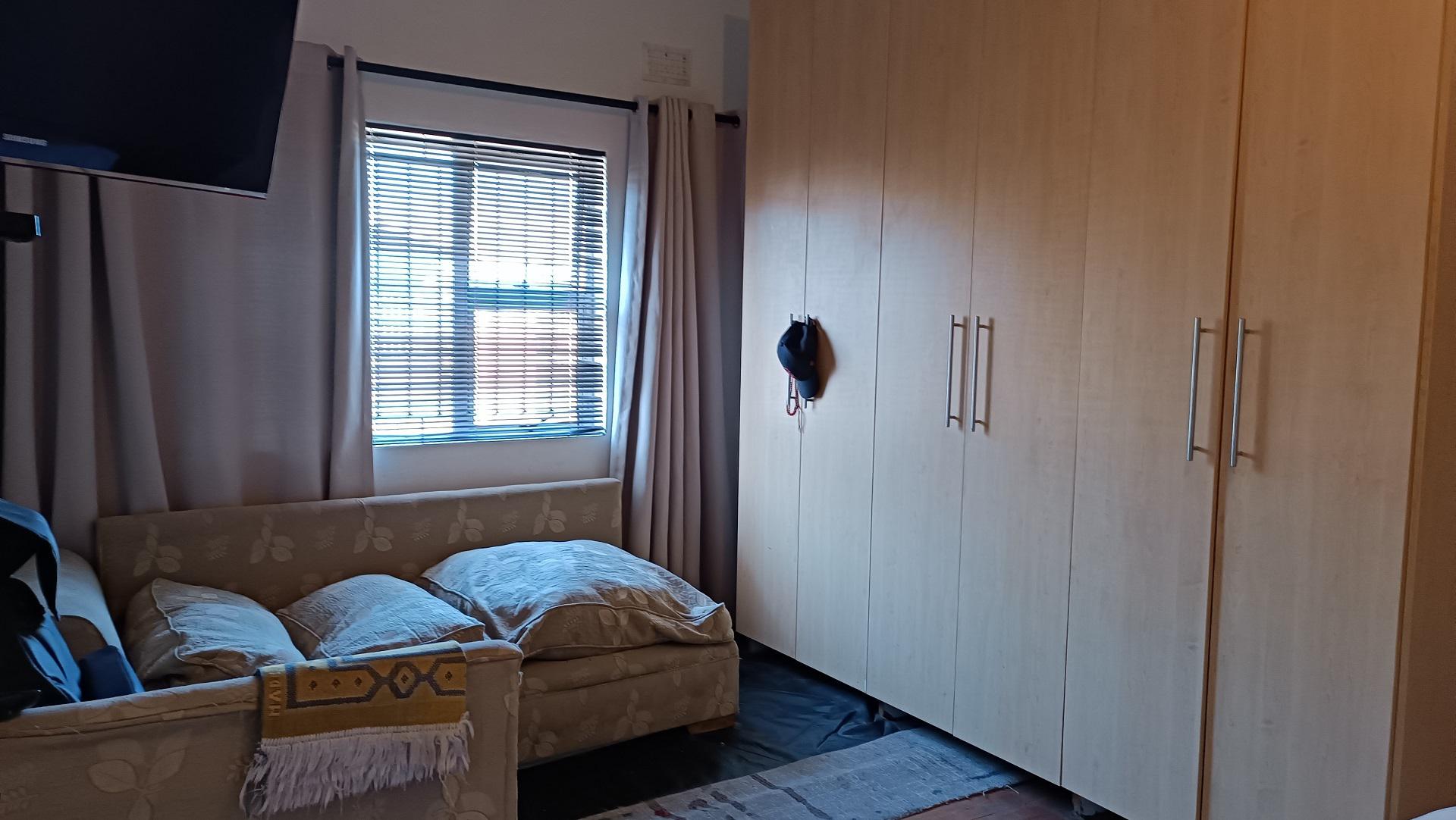 Bed Room 1 - 20 square meters of property in Churchill Estate