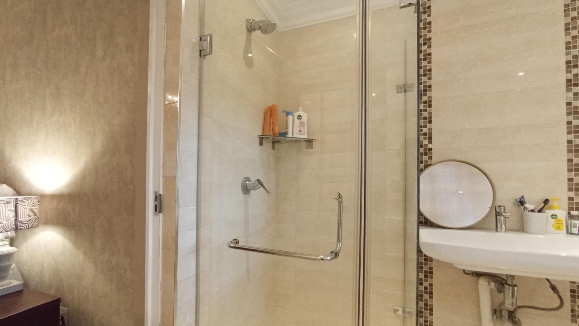 Main Bathroom - 8 square meters of property in Fellside