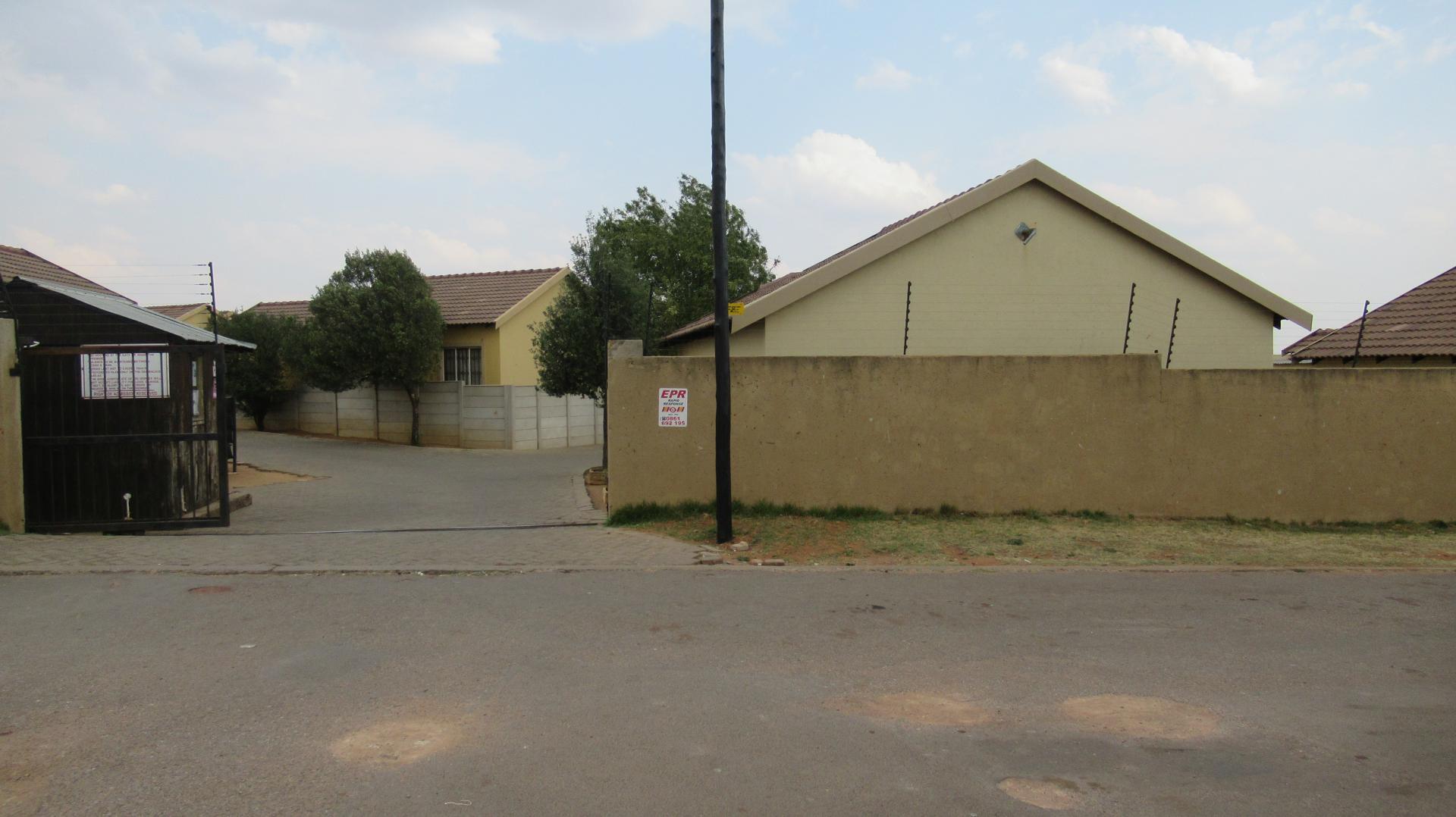Front View of property in Mohlakeng