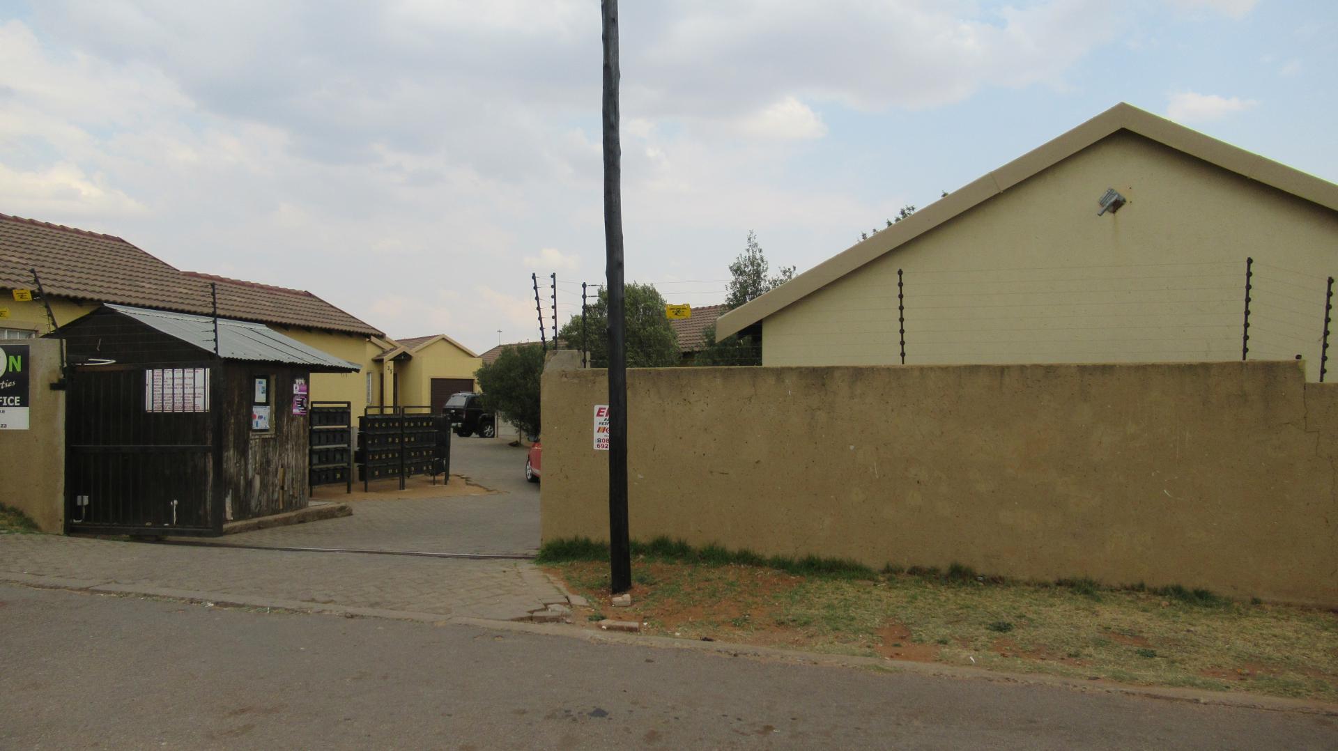 Front View of property in Mohlakeng