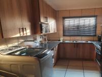 Kitchen - 7 square meters of property in Mohlakeng
