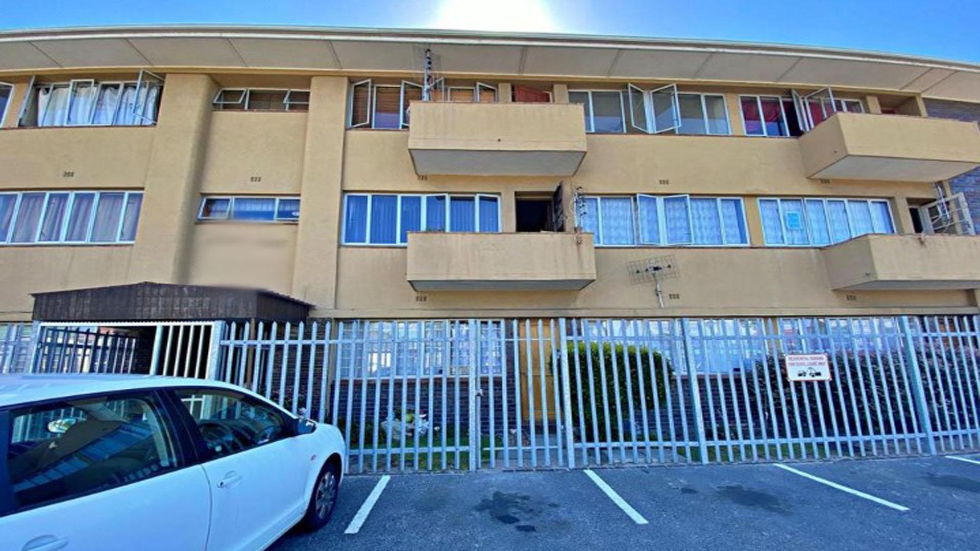 Front View of property in Parow Central