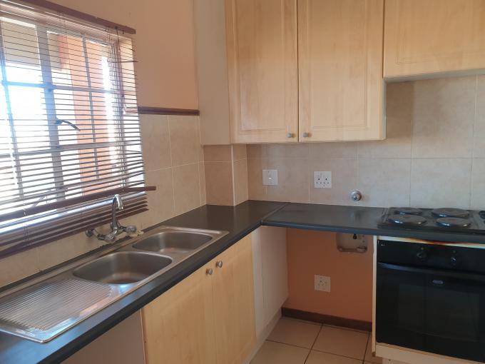 2 Bedroom Apartment to Rent in Mooikloof Ridge - Property to rent - MR473738