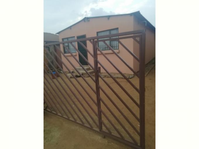 2 Bedroom House for Sale For Sale in Dobsonville - MR473975