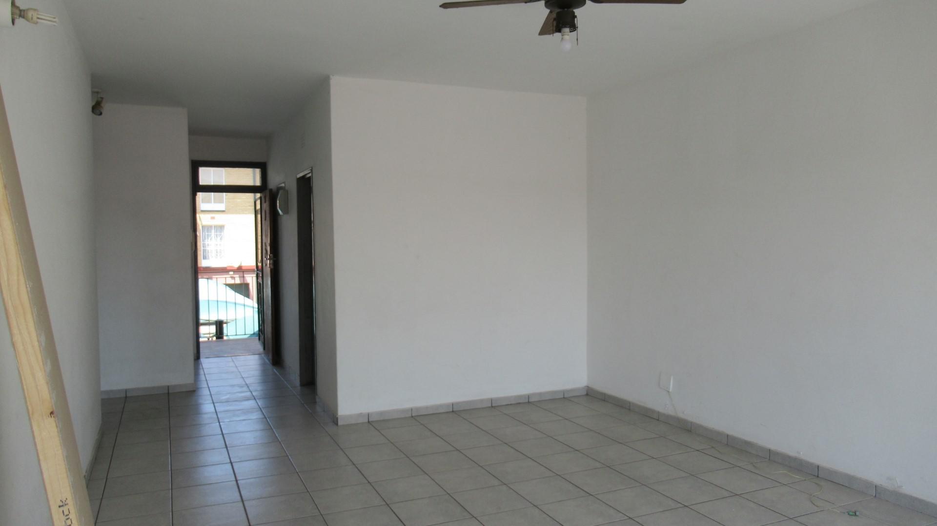 Lounges - 28 square meters of property in Vanderbijlpark
