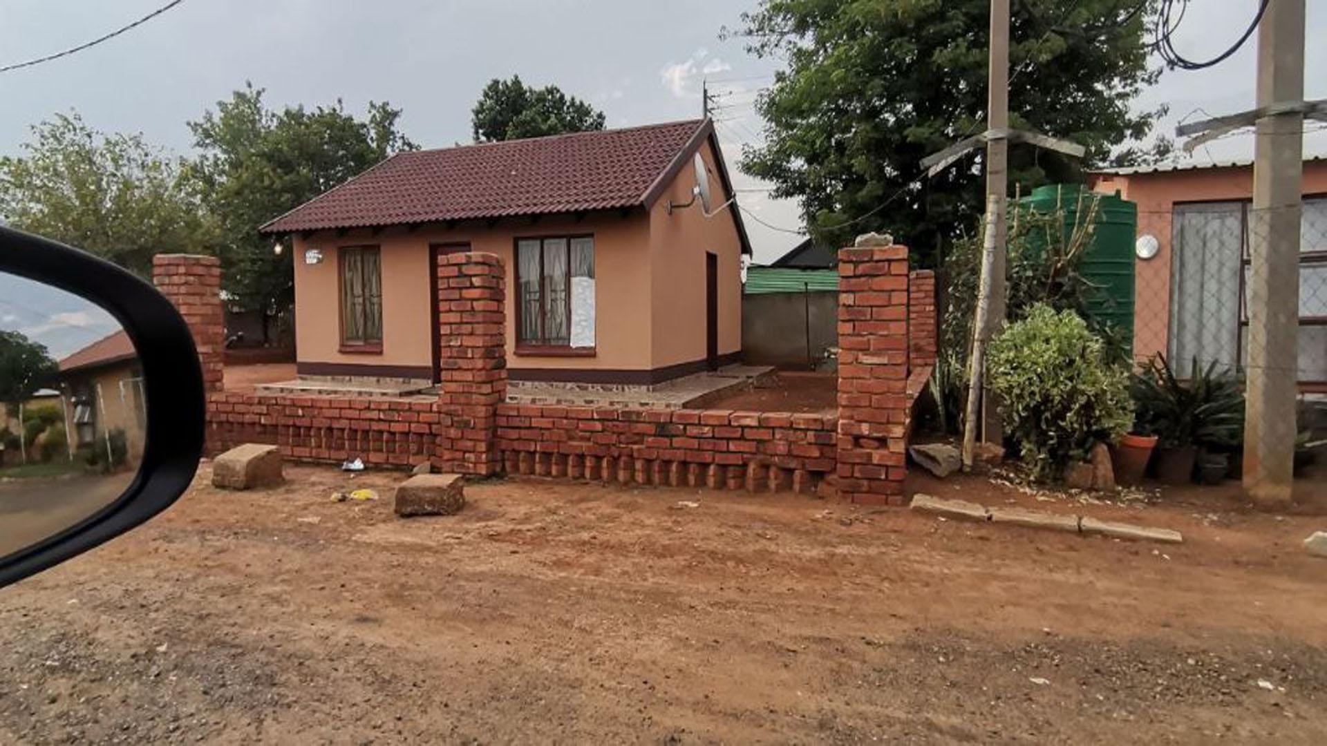 Front View of property in Boitekong