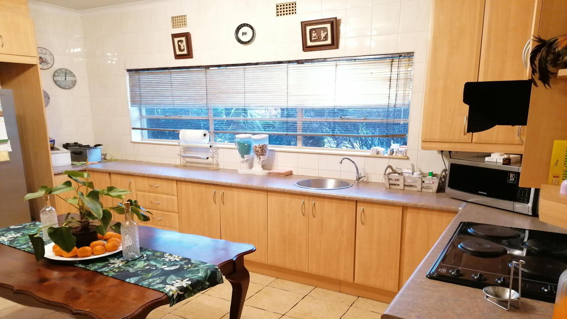 Kitchen - 7 square meters of property in Bronkhorstspruit