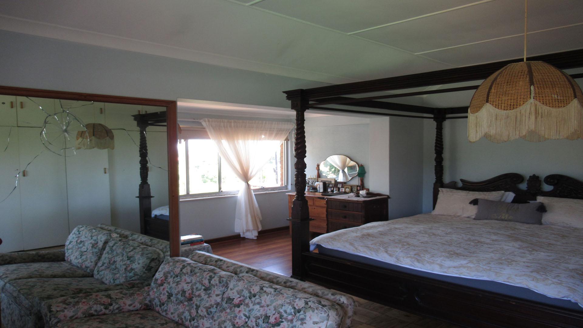 Main Bedroom - 26 square meters of property in Riverside - DBN