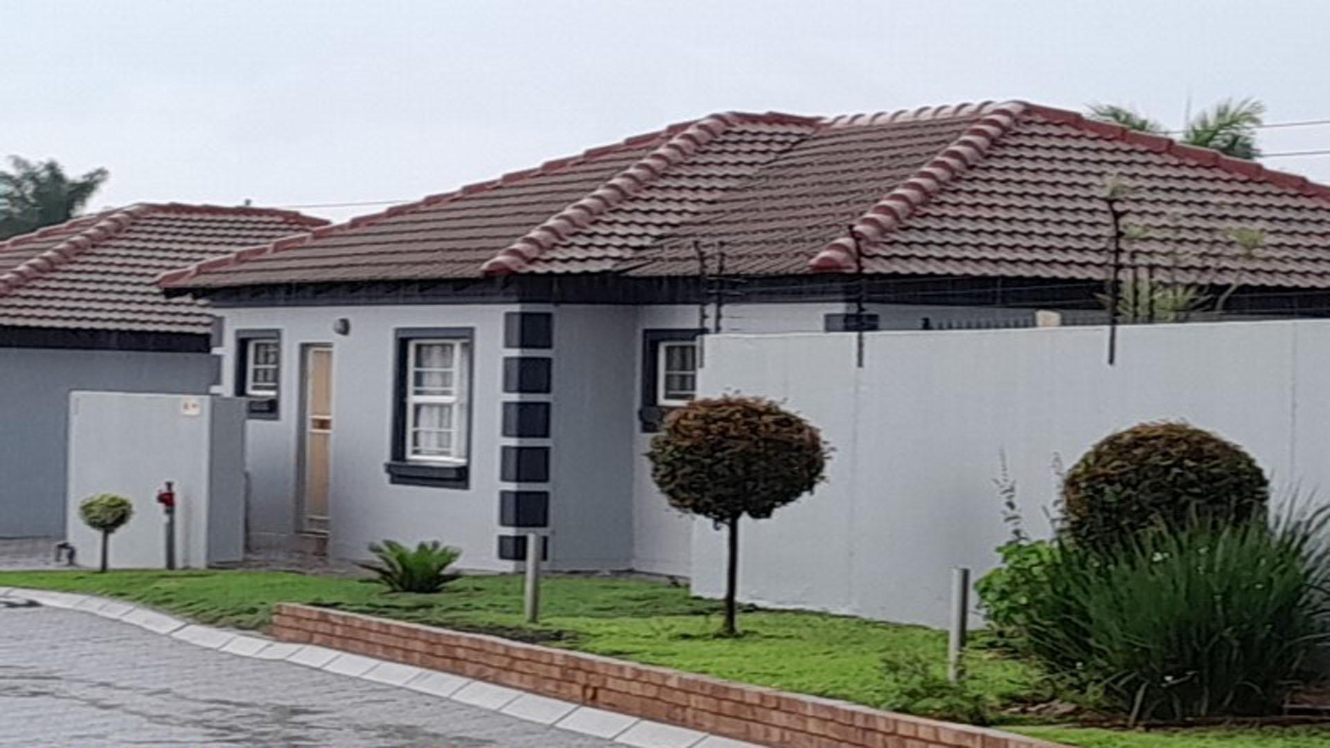 Front View of property in The Orchards