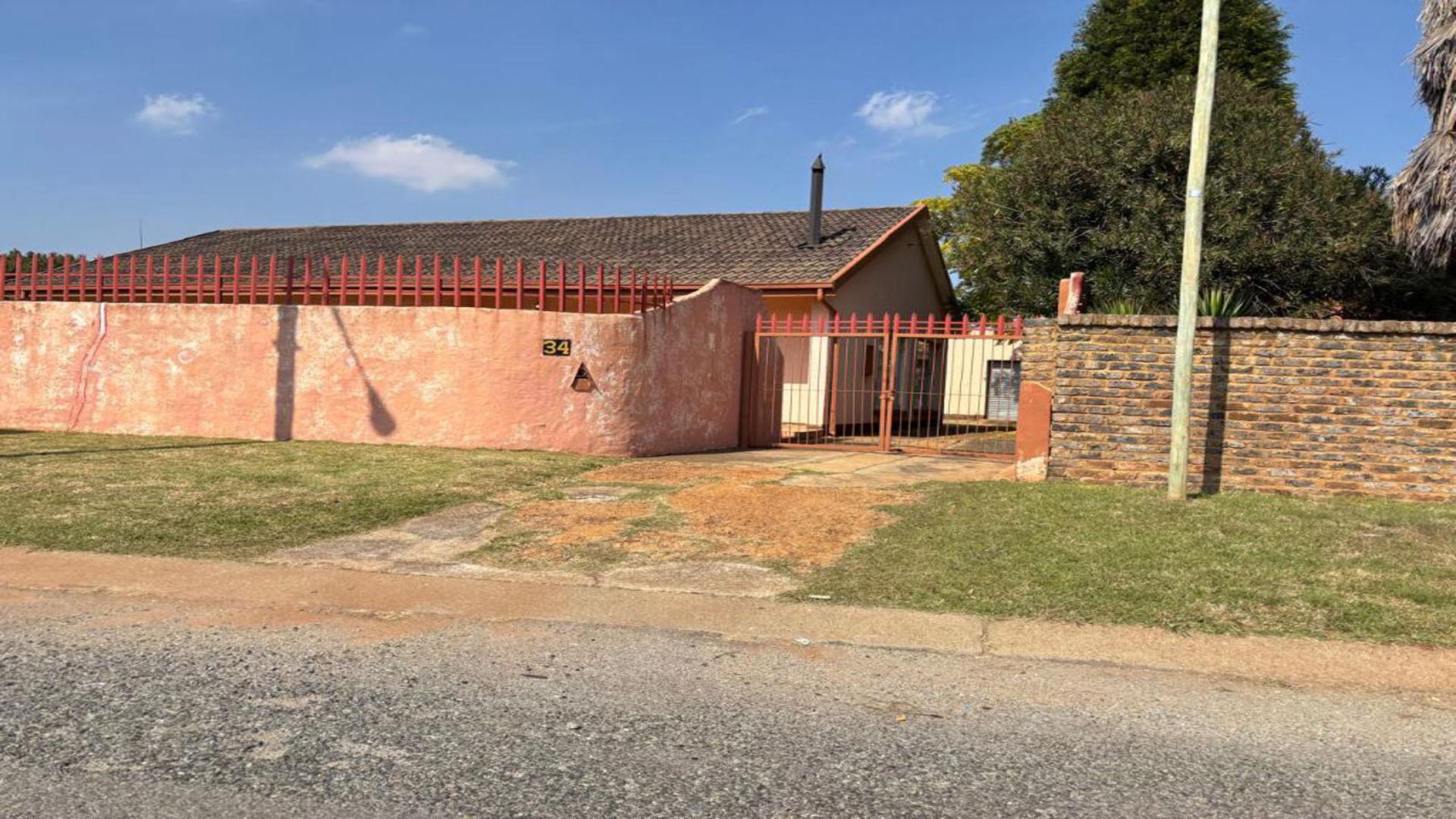 Front View of property in Johannesburg Central