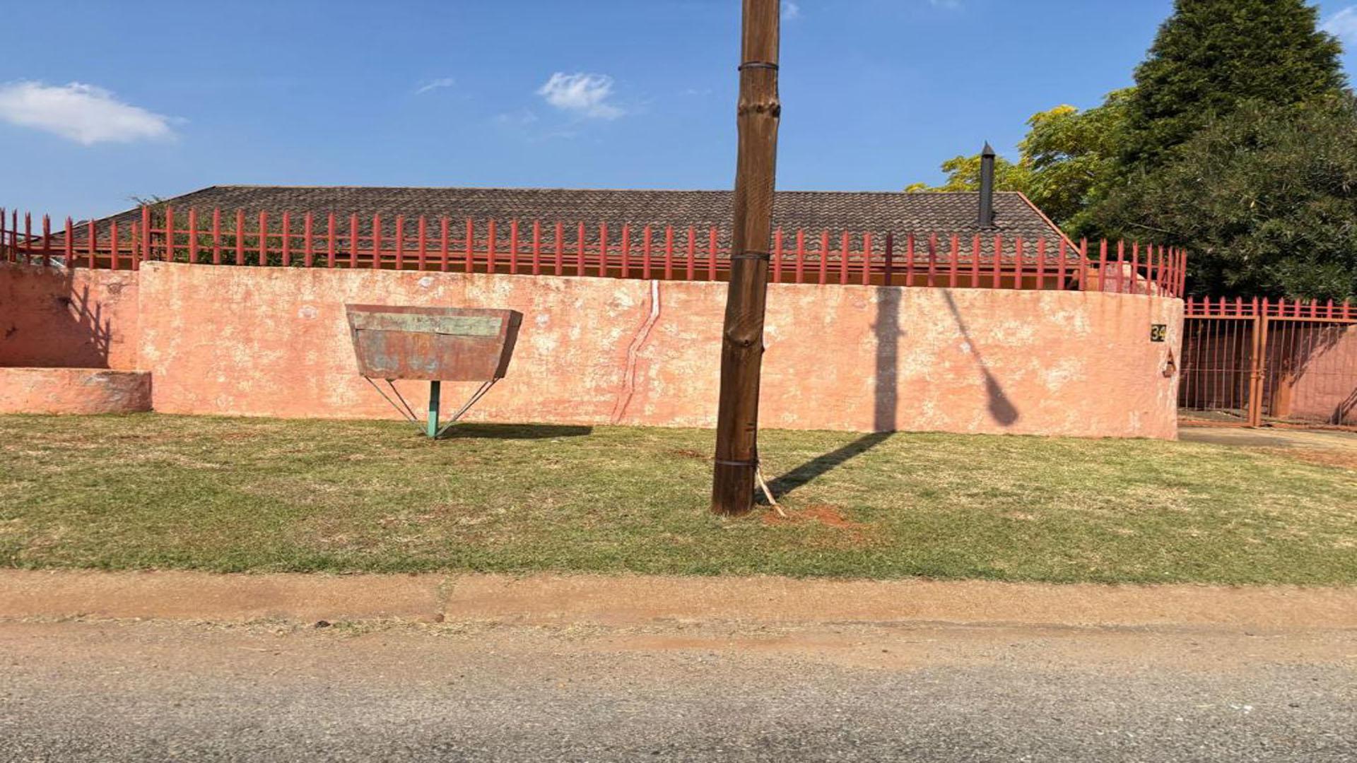 Front View of property in Johannesburg Central