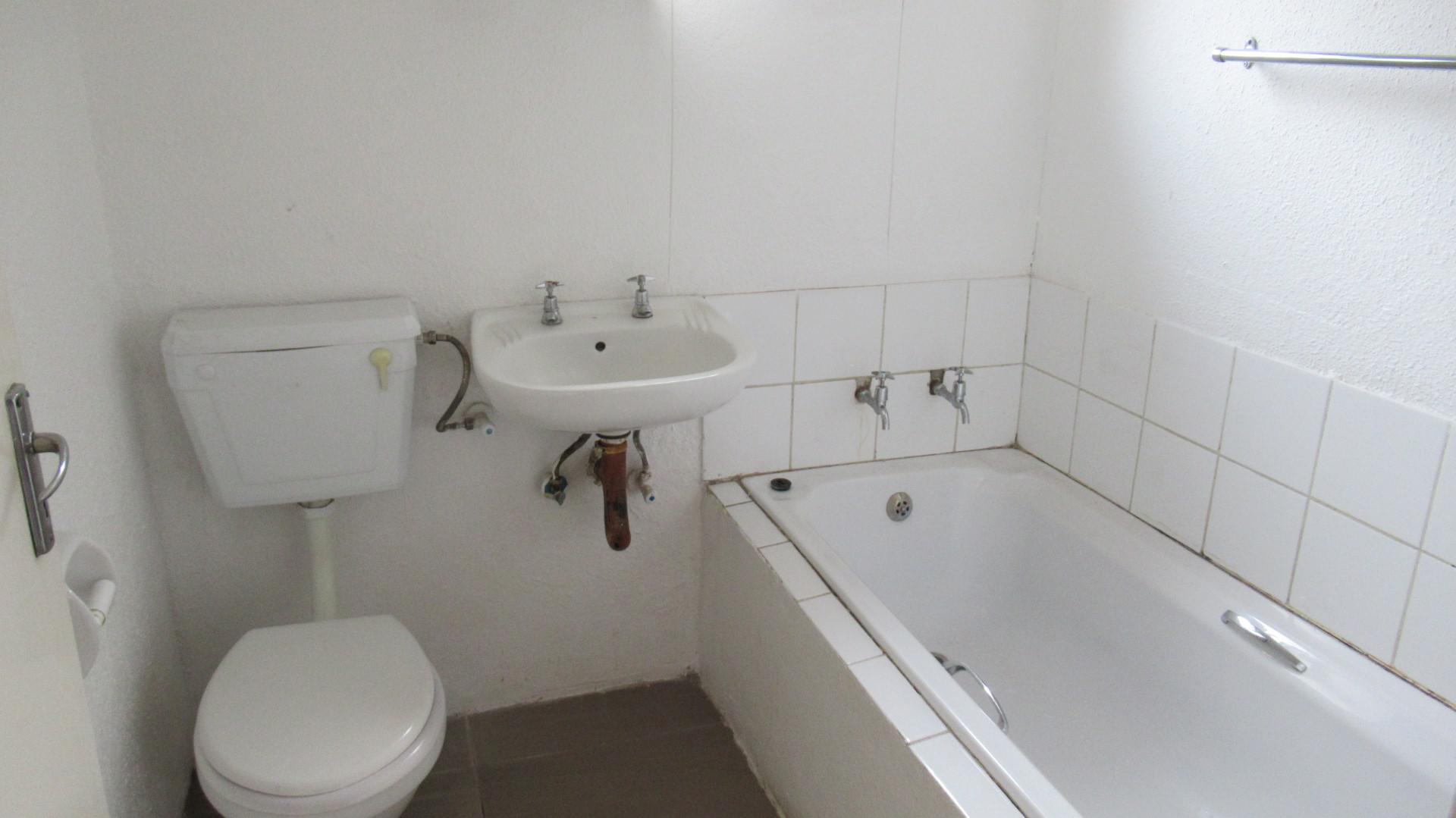 Bathroom 1 - 4 square meters of property in Windmill Park