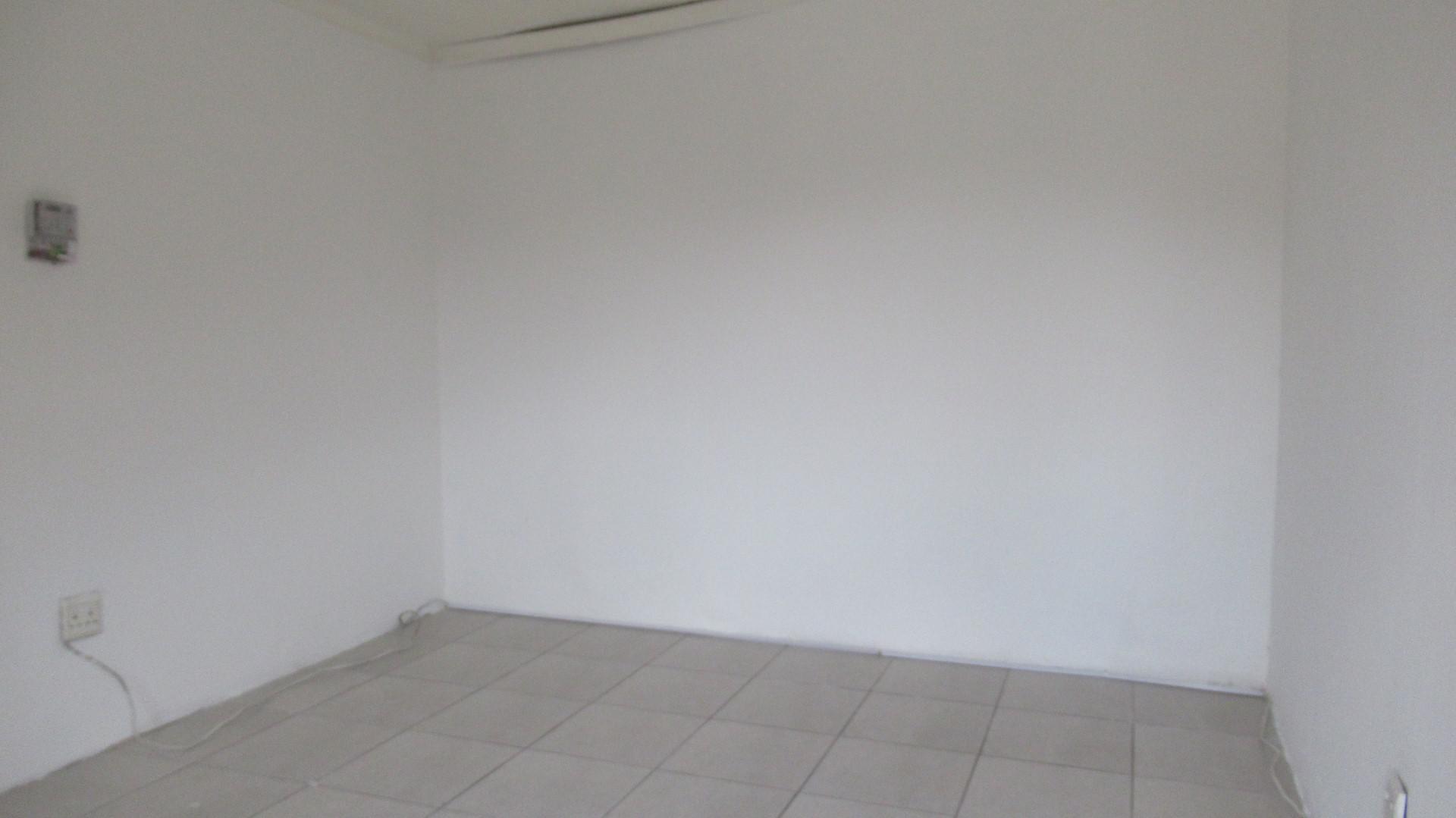 Rooms - 35 square meters of property in Windmill Park