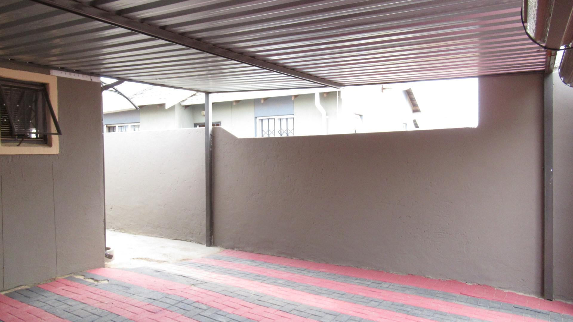 Spaces - 1 square meters of property in Windmill Park