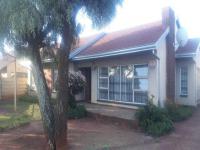 Front View of property in Roodekop