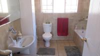 Main Bathroom - 8 square meters of property in Willowbrook