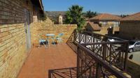 Balcony - 25 square meters of property in Willowbrook