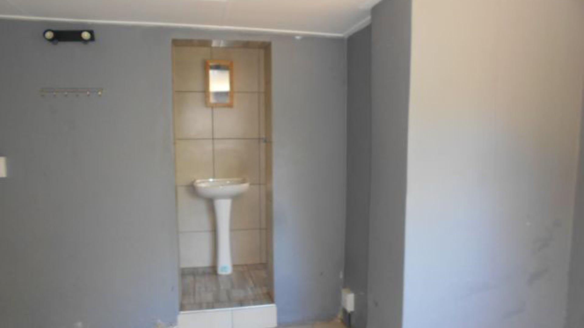 Bathroom 3+ of property in Flimieda