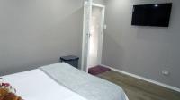 Main Bedroom - 22 square meters of property in Queensburgh