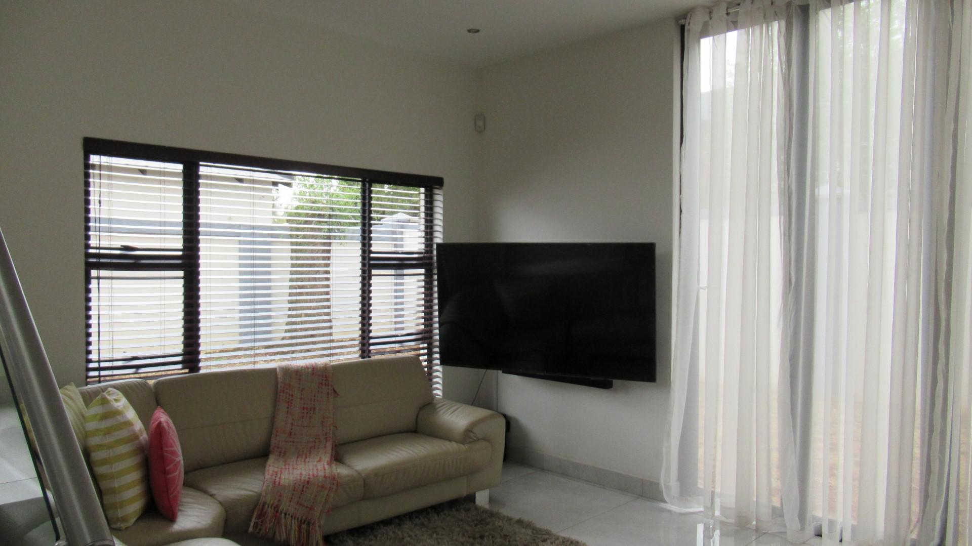 Lounges - 16 square meters of property in Beyers Park