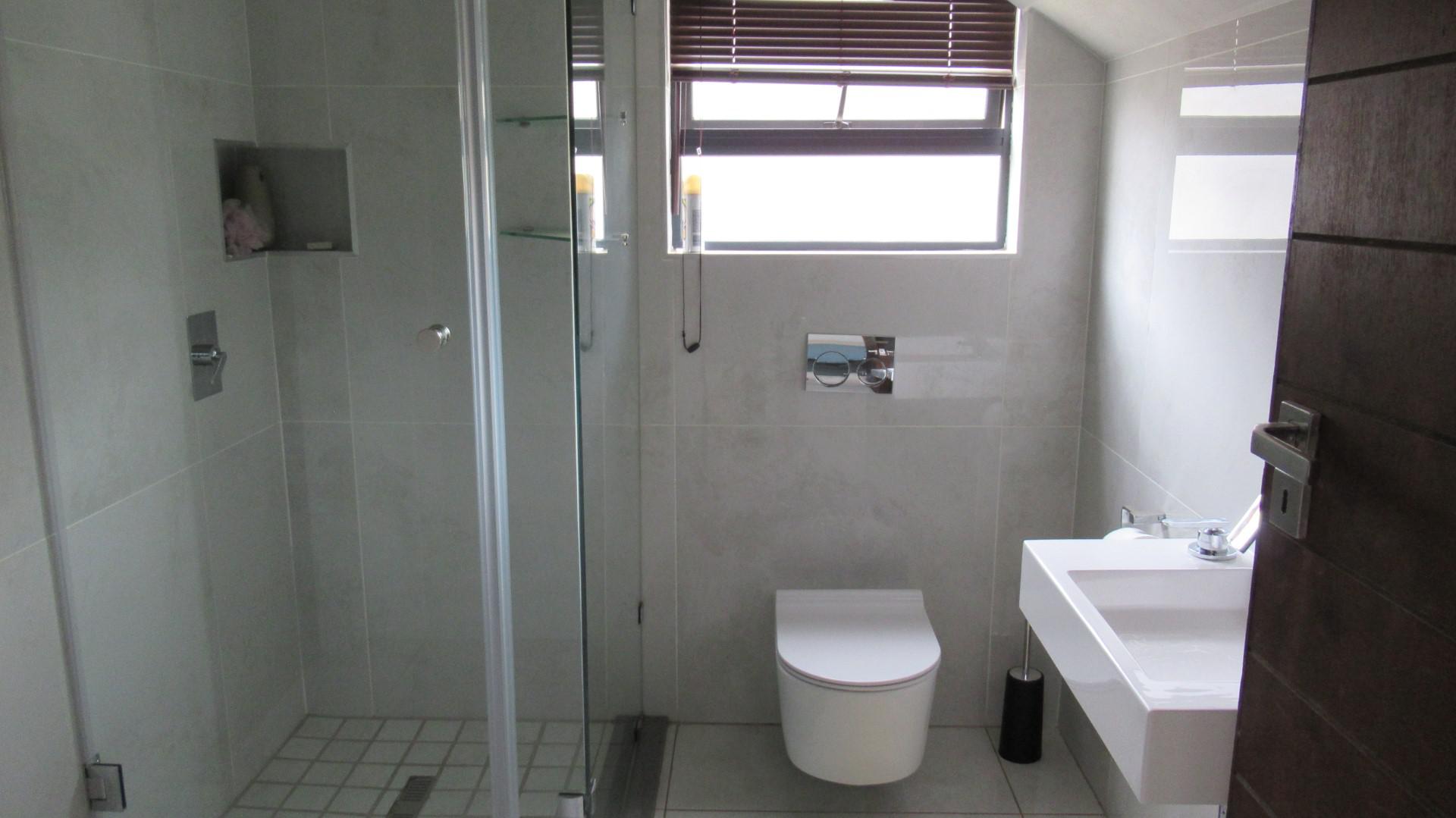 Bathroom 1 - 9 square meters of property in Beyers Park