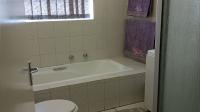 Bathroom 1 - 6 square meters of property in Vorna Valley