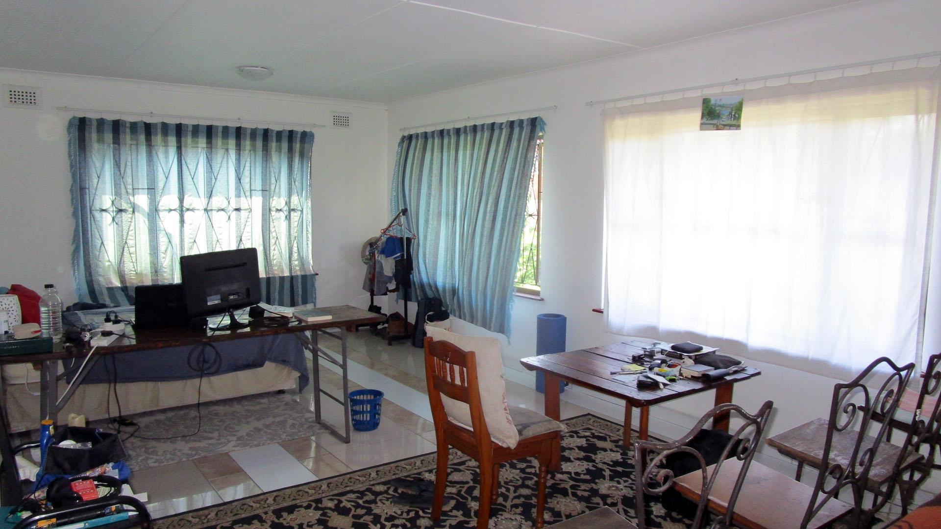 Lounges - 35 square meters of property in Tongaat