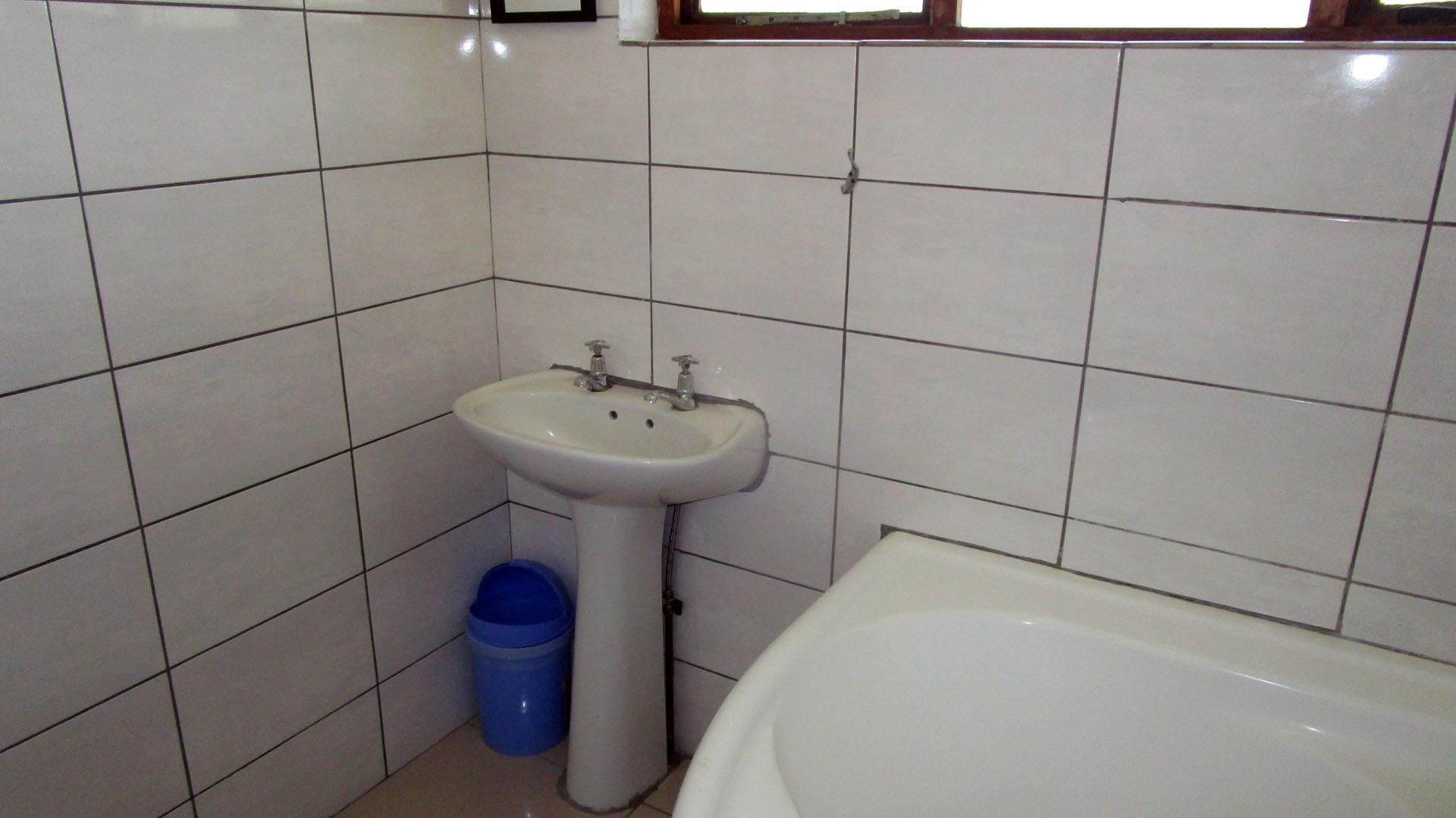 Bathroom 1 - 7 square meters of property in Tongaat