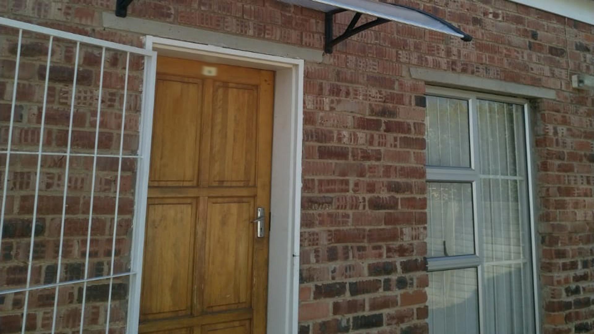 Flatlet - 91 square meters of property in Brandwag