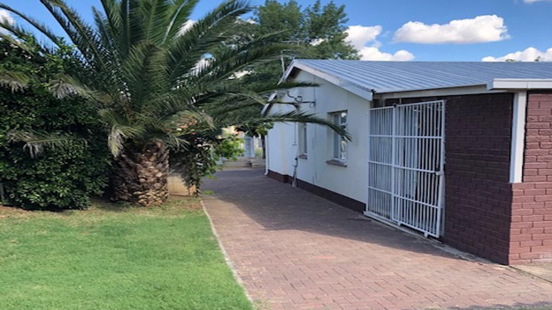 Backyard of property in Brandwag