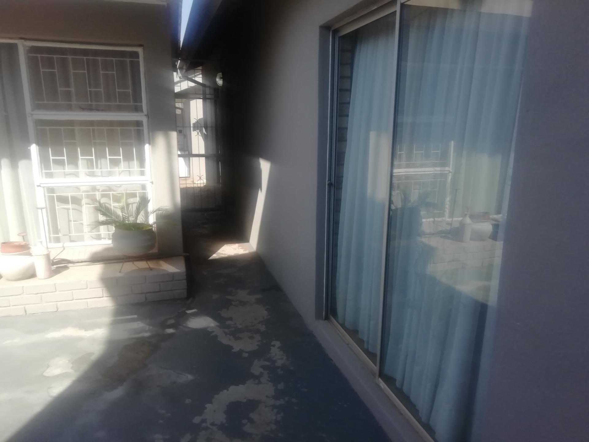 Backyard of property in Flimieda