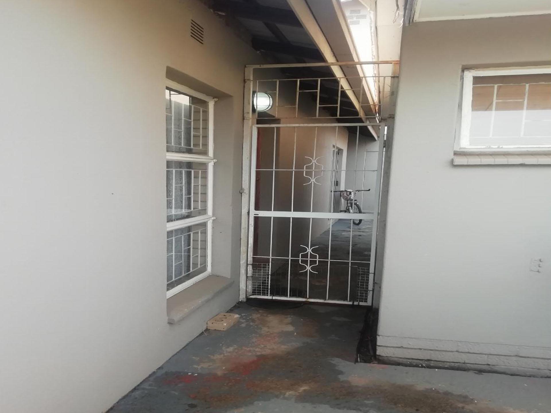 Backyard of property in Flimieda