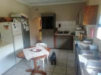Kitchen of property in Flimieda