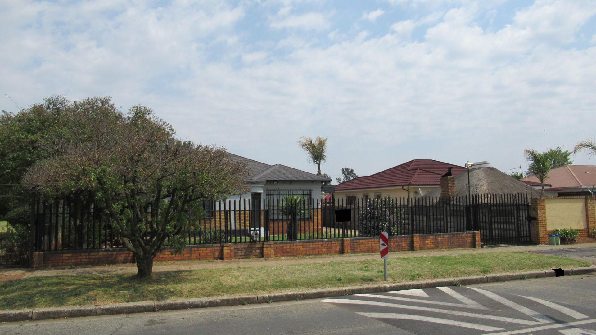 Front View of property in Paul Krugersoord