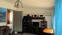 Lounges - 27 square meters of property in Paul Krugersoord