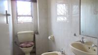 Main Bathroom - 13 square meters of property in Laudium