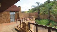 Balcony - 80 square meters of property in Philip Nel Park