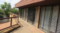 Balcony - 80 square meters of property in Laudium