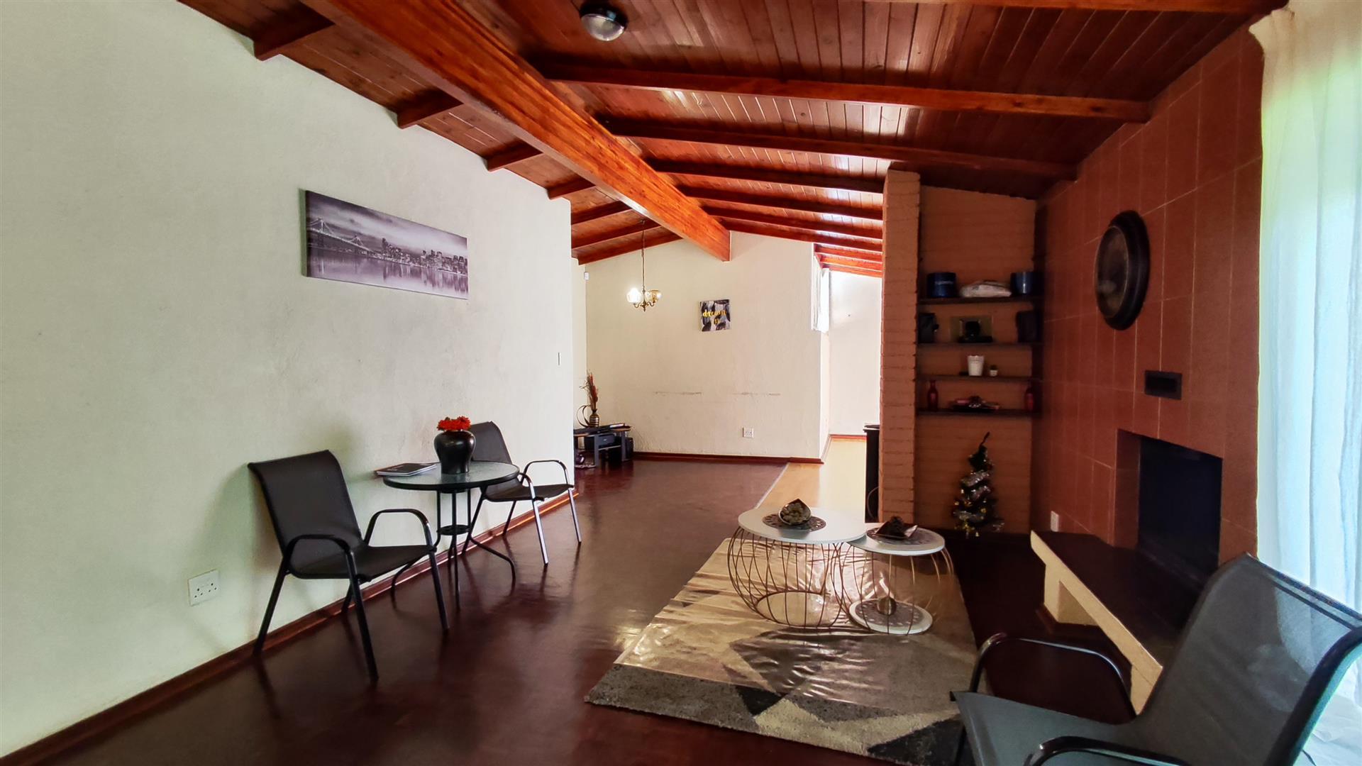 Lounges - 28 square meters of property in Sasolburg