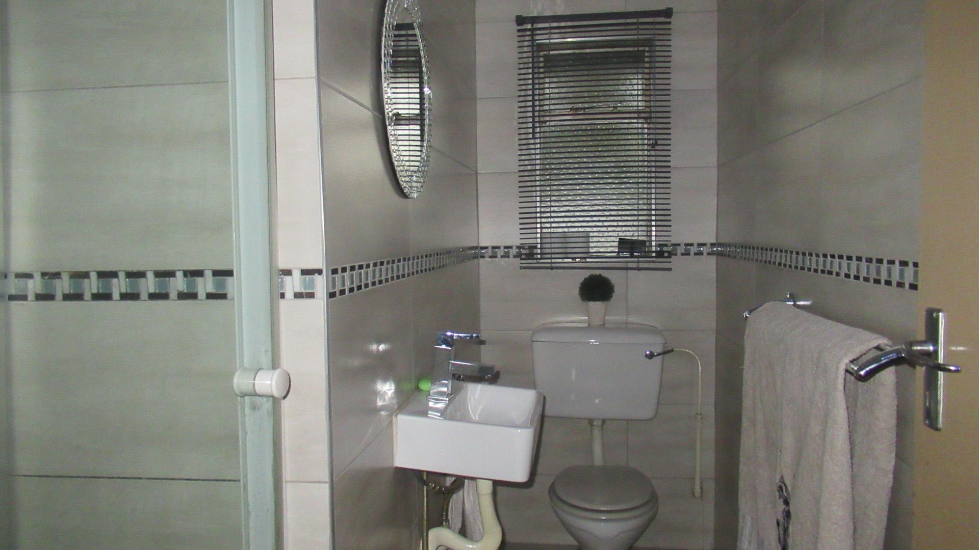 Bathroom 1 - 4 square meters of property in Secunda