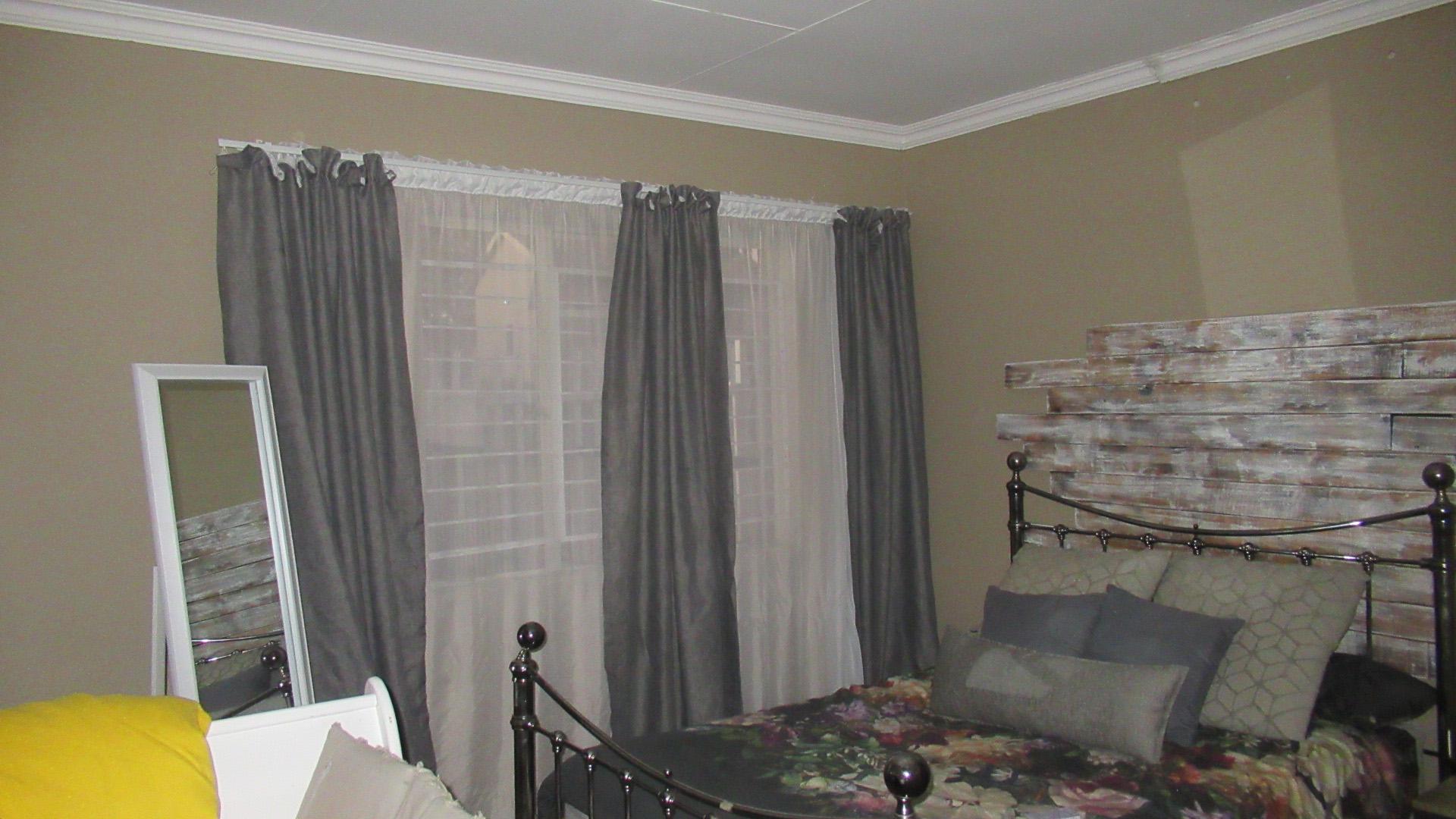 Bed Room 2 - 14 square meters of property in Secunda