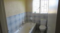 Bathroom 1 - 6 square meters of property in Oberholzer