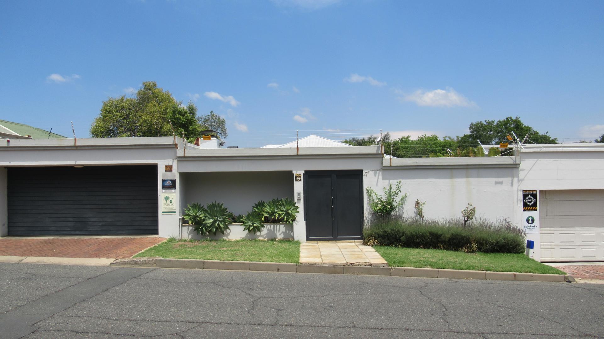 Front View of property in Parkhurst