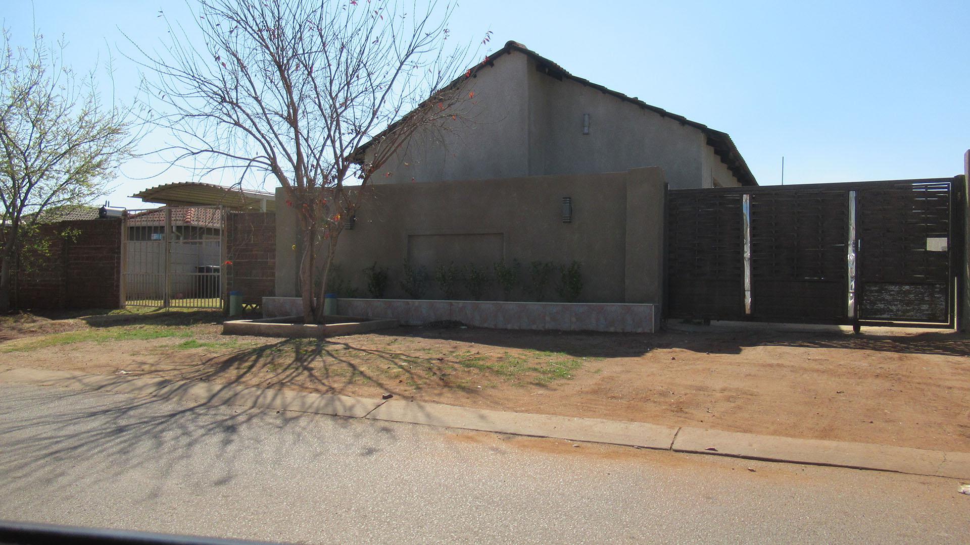 Front View of property in Sky City