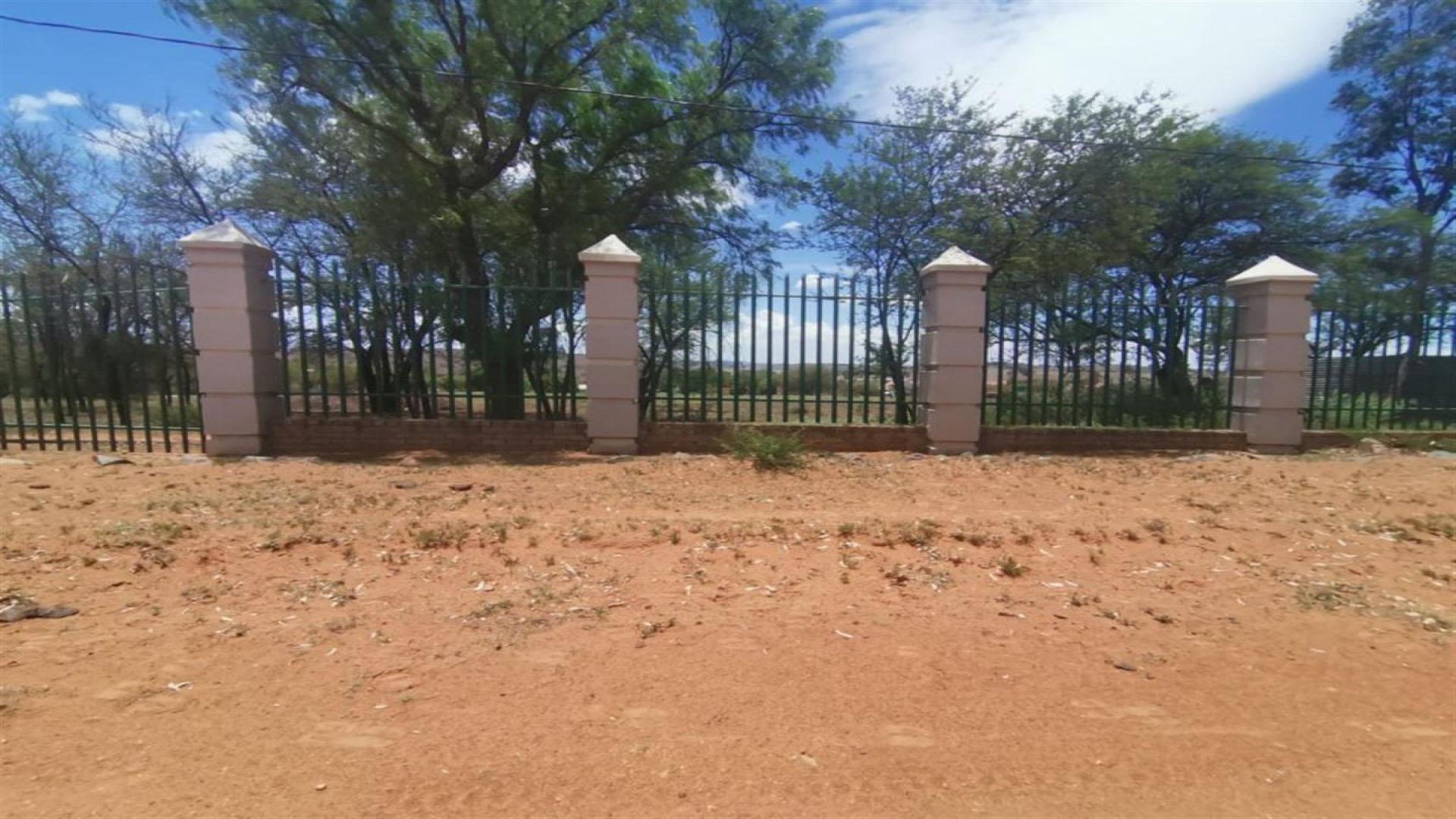 Front View of property in Deneysville