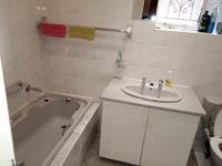 Bathroom 1 of property in Allan Grove