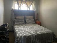 Bed Room 1 of property in Maroeladal
