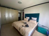 Bed Room 2 of property in Maroeladal